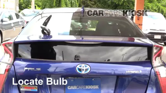2017 Toyota Prius Four 1.8L 4 Cyl. Éclairage Feu de freinage central (remplacer l'ampoule)